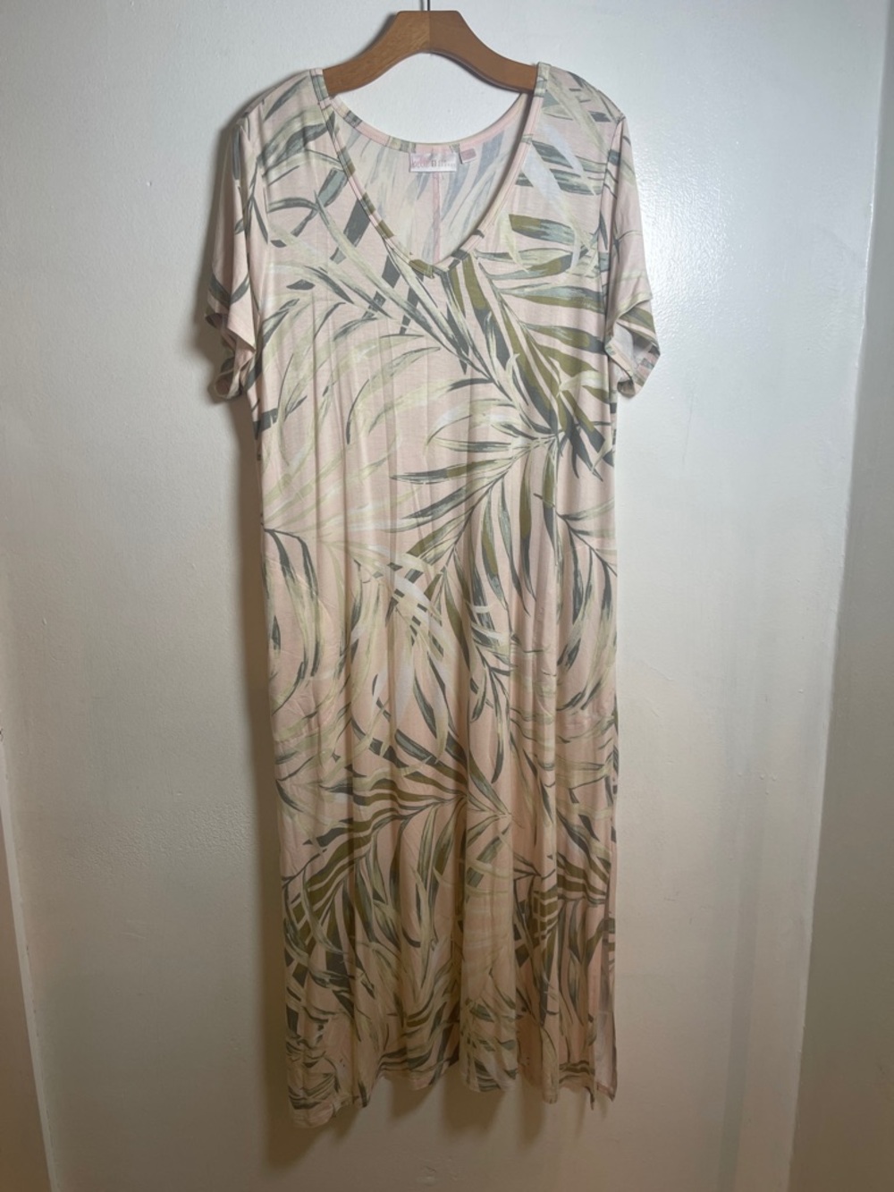 Belle by Kim Gravel Pale Pink and Sage Printed Maxi Dress Size: L P